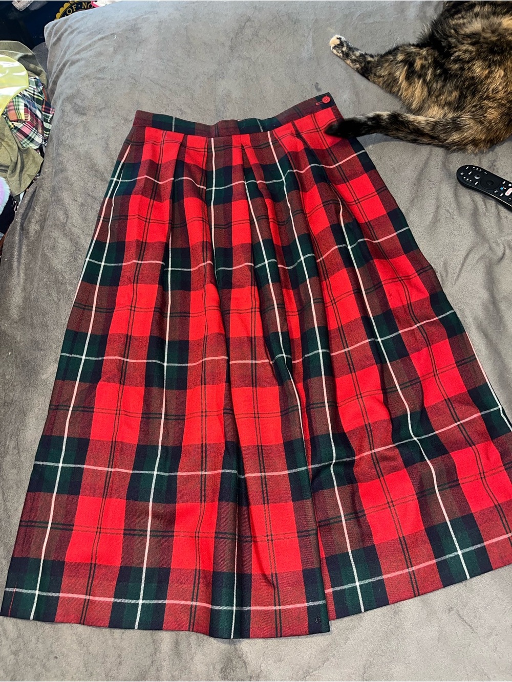 Jones New York Red and Green Plaid Pleated Midi Skirt